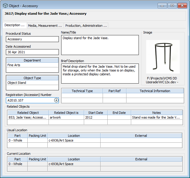 The Accessory window with a record of a display stand for a vase. The Vase's object record is linked in the Related Objects table.